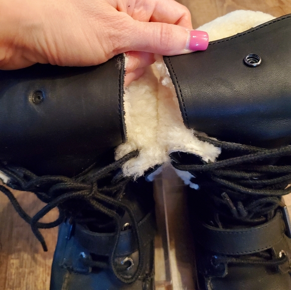 EUC Ralph Lauren Polo BLK Leather/Sherpa Boots 5 - Picture 7 of 8
